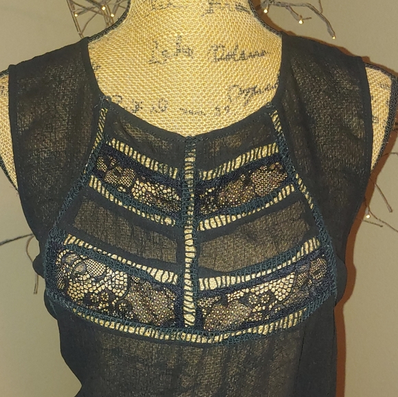 Romeo & Juliet Sleeveless Lace Bib Front Top - Picture 7 of 12